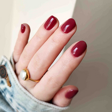 Charger l&#39;image dans la galerie, 85  Mulberry nails displaying a solid medium burgundy shade